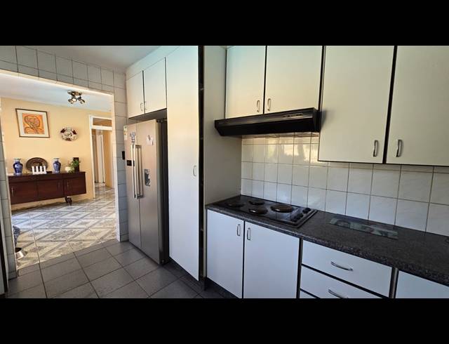 3 BEDROOM FREEHOLD FOR SALE IN BRACKENDOWNS